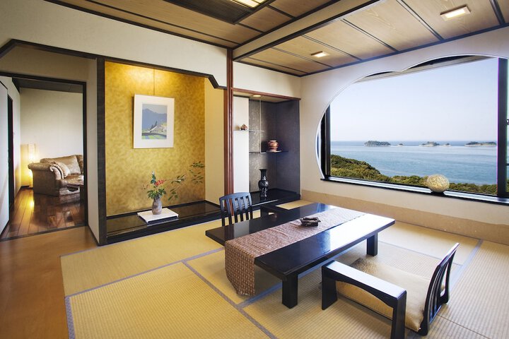 Room 28 of 61