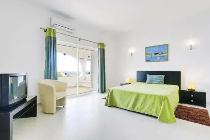 Room 4 of 12