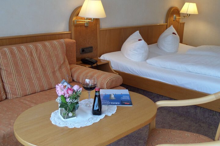 Room 3 of 43