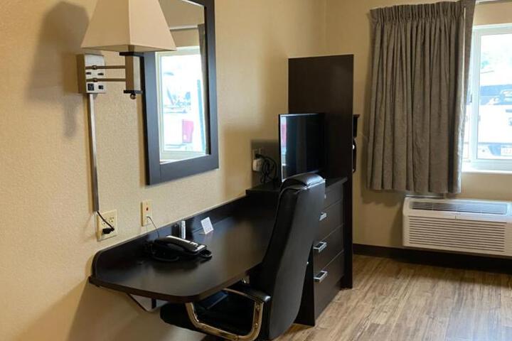 1 Queen Bed Efficiency (4 of 10)