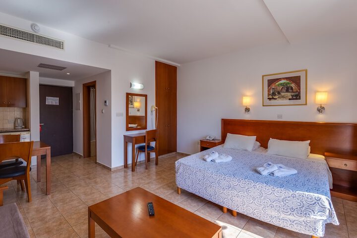 Room 10 of 50