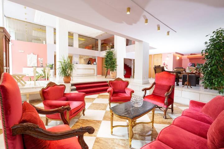 Entrance & Lobby