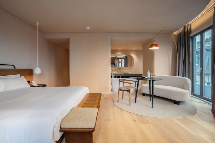 Room 3 of 43