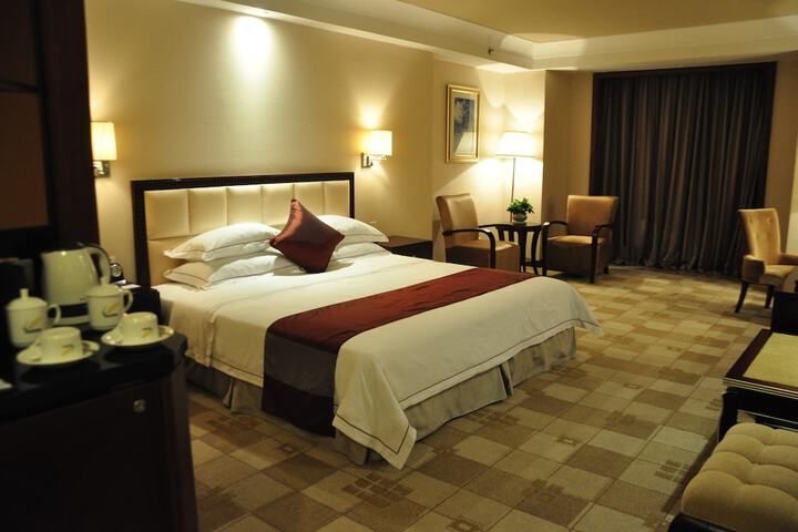 Room 14 of 25