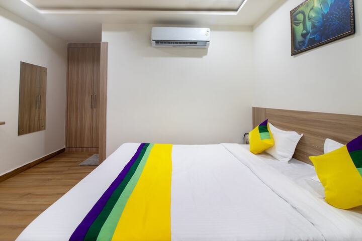 Room 12 of 23