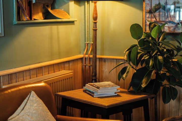 Lobby lounge