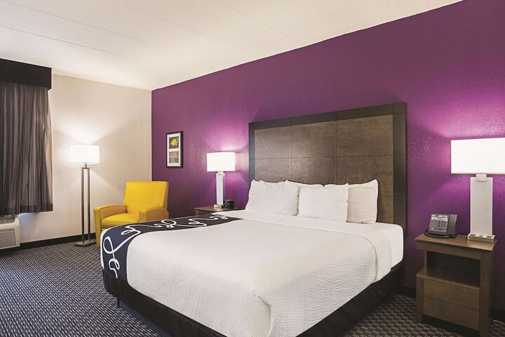 1 King Bed (9 of 18)