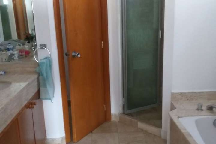 Room 5 of 10