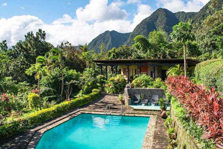 The Golden Frog Inn in El Valle de Anton