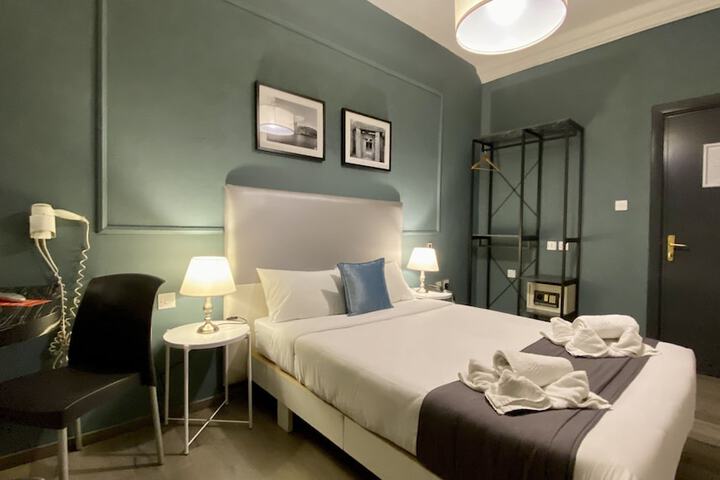 Room 33 of 87