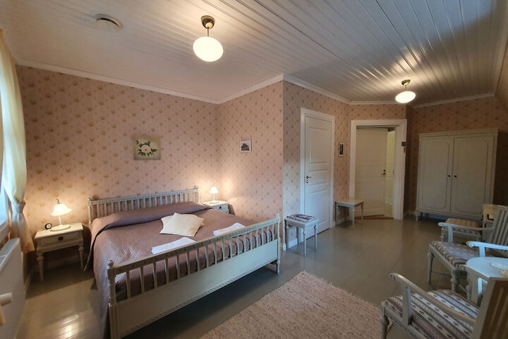 Room 27 of 137