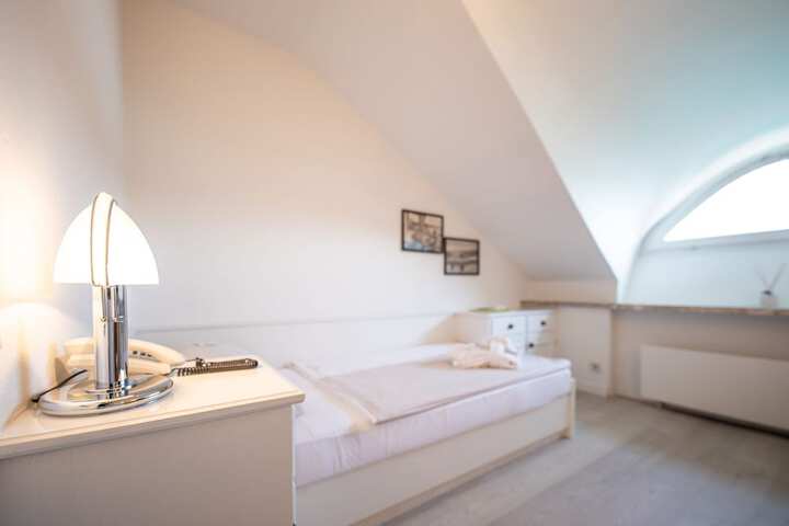 Room 28 of 105