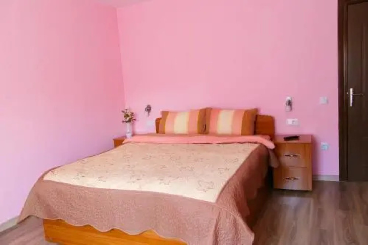 Room 5 of 13