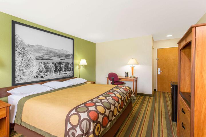 1 King Bed (8 of 10)