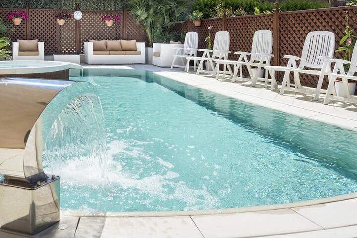 Pool 13 of 38