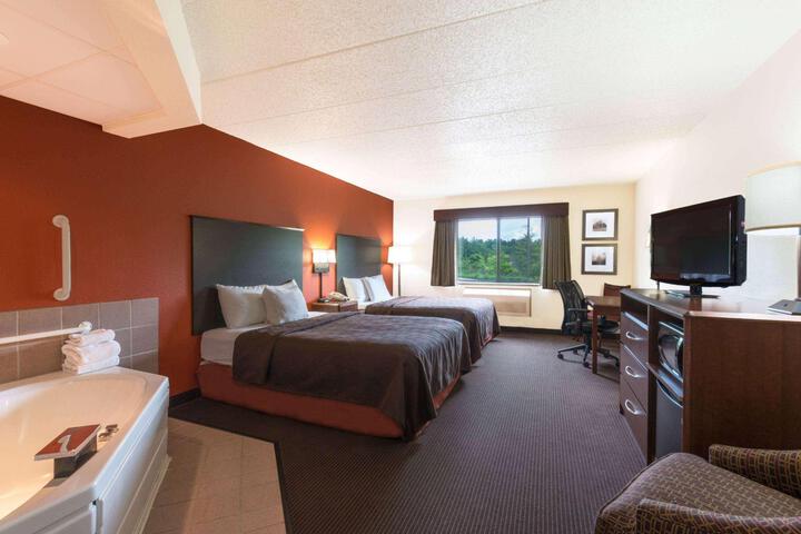 1 Queen Bed Deluxe Room (20 of 21)