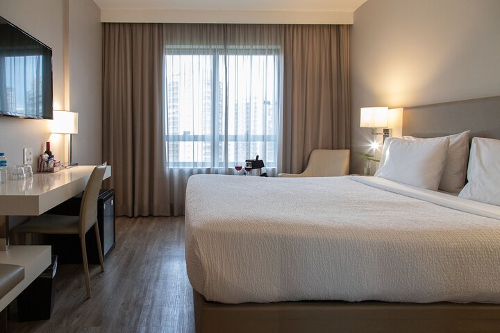 Room 42 of 141