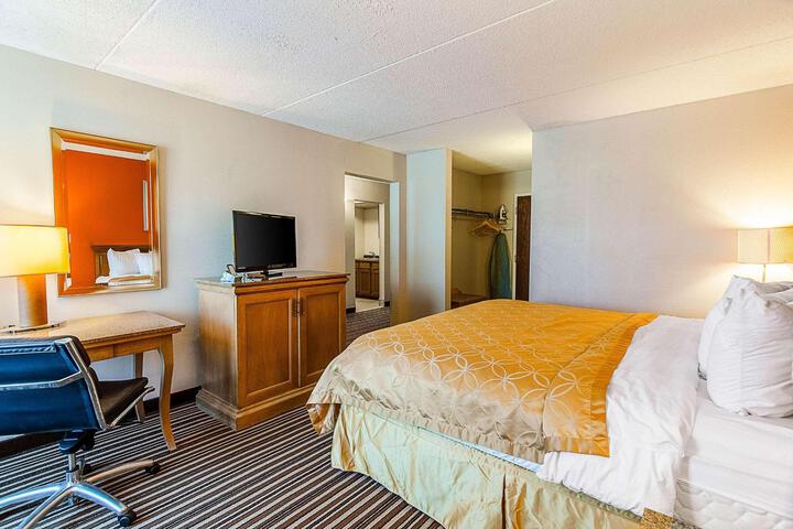1 King Bed (7 of 7)