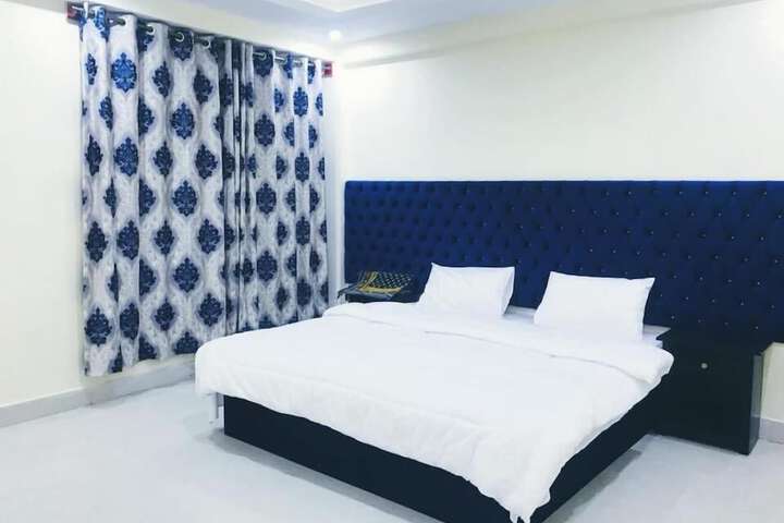 Room 3 of 34