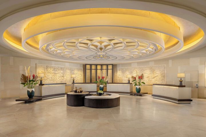 Entrance & Lobby