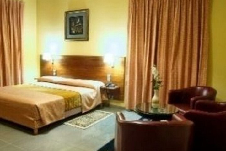 Room 5 of 32