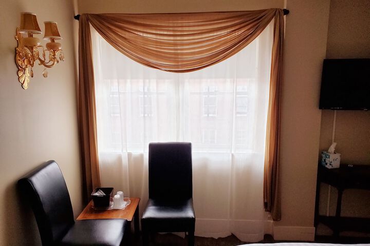 Room 122 of 206