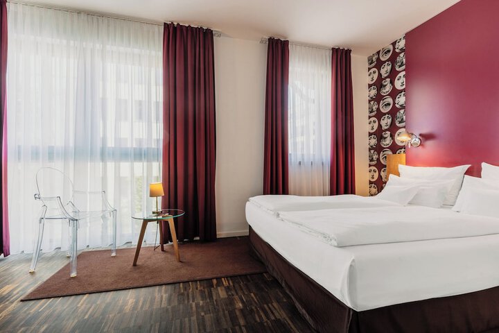Room 9 of 47