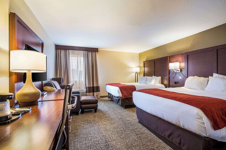 2 Queen Beds Accessible (8 of 20)