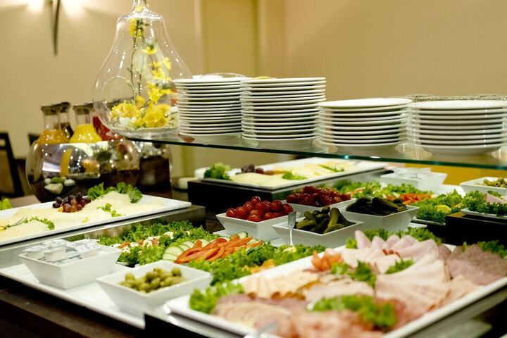 Dining 41 of 47