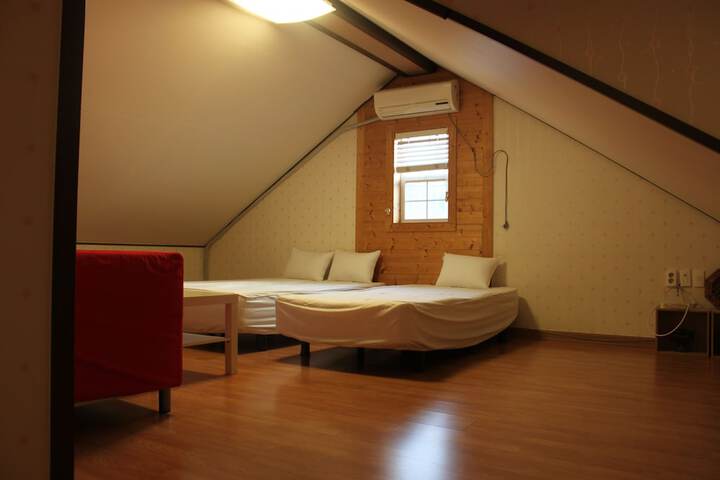 Room 12 of 47