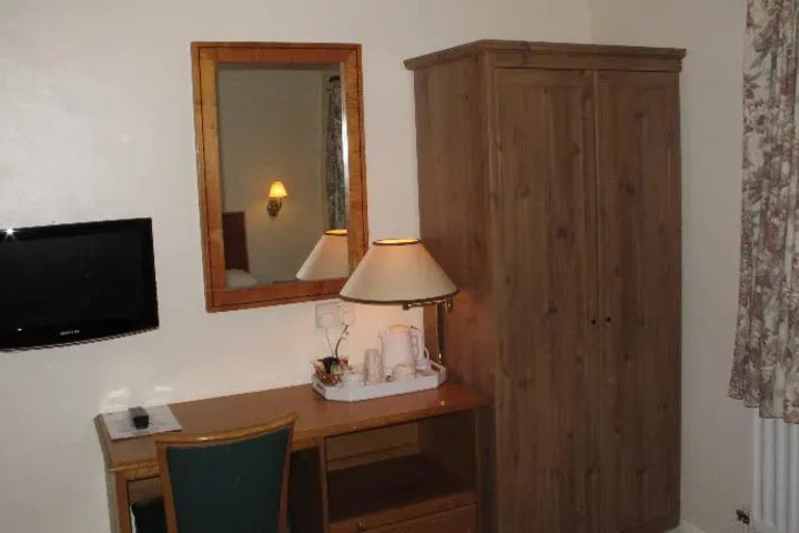 THATCHED HOUSE HOTEL