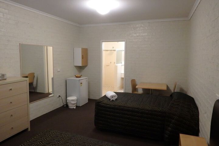 Room 5 of 43