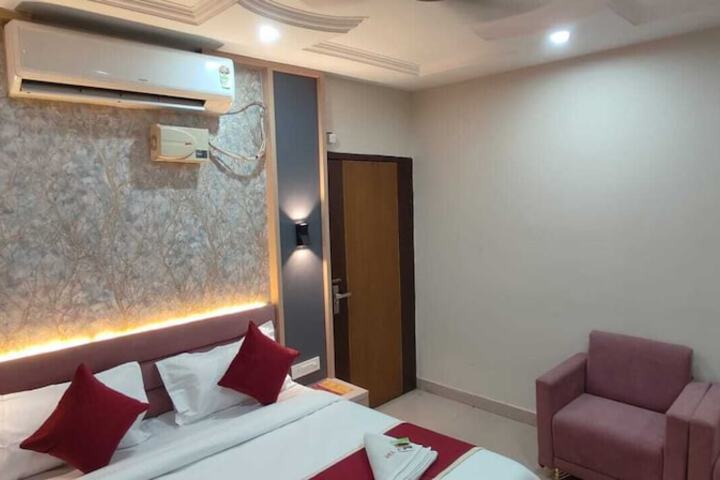 Room 8 of 15