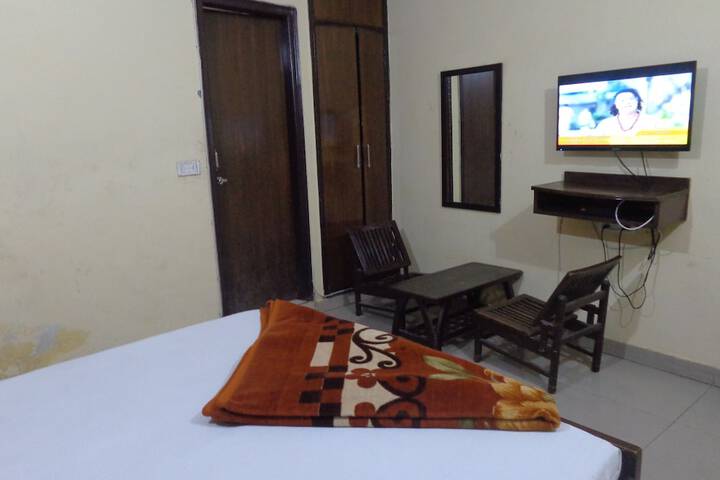 Room 8 of 20