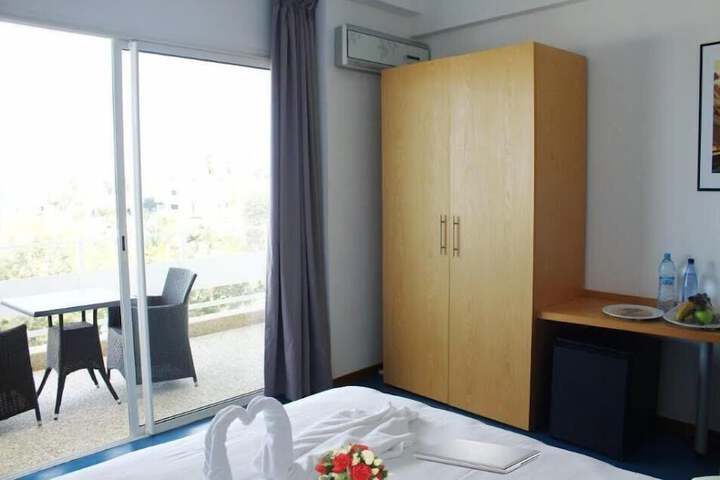 Room 12 of 40