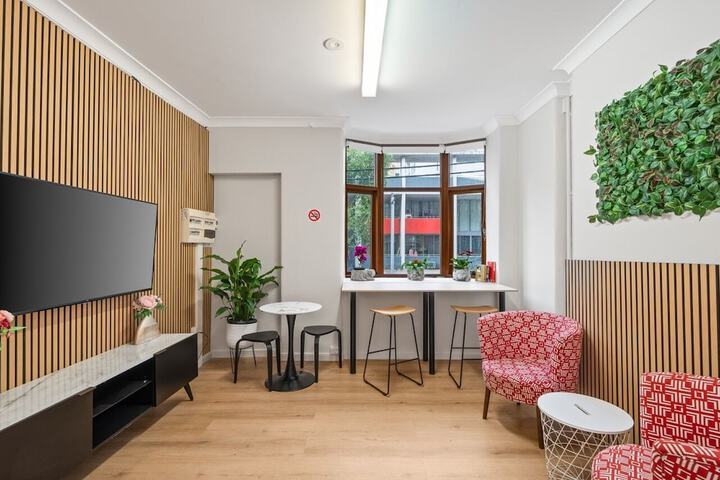 Room 13 of 21