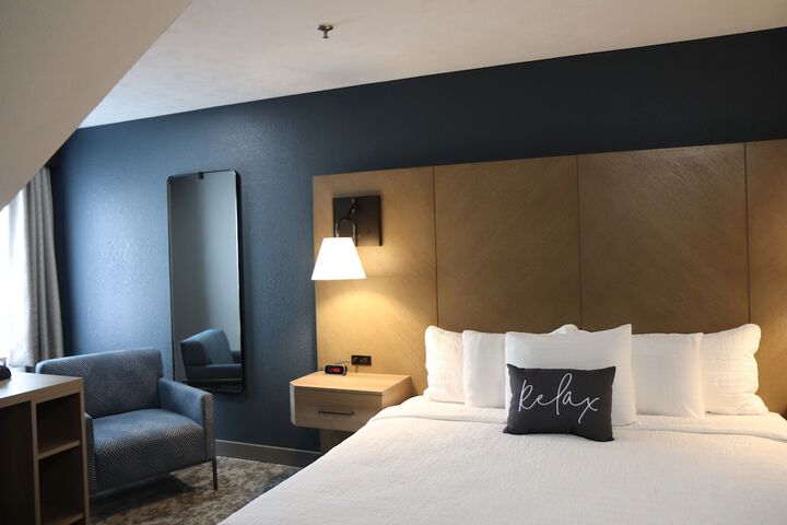 1 King Bed (2 of 37)