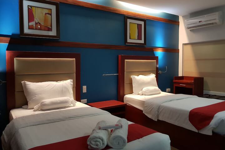 Room 13 of 36