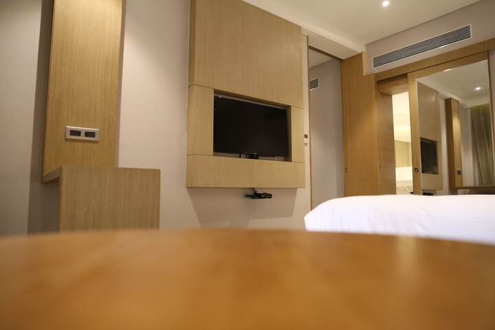 Room 21 of 93