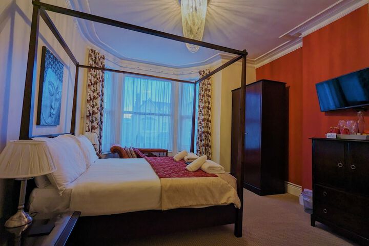 Room 27 of 96