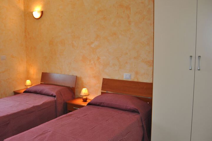 Room 10 of 38