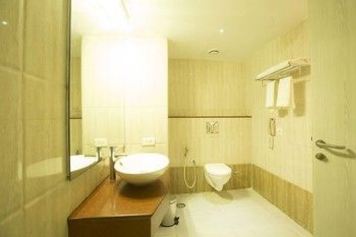 Room 4 of 30