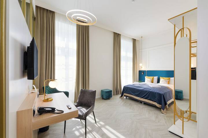 Room 52 of 97