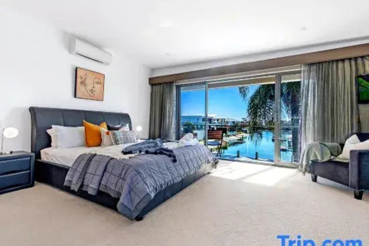 Tropical Dreaming (Heated Pool)