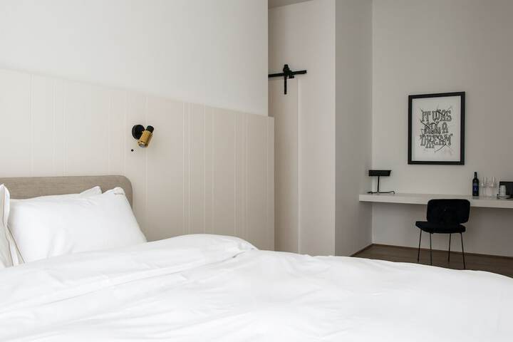 Room 4 of 30