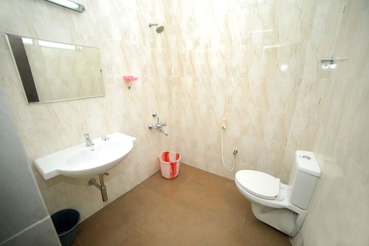 Room 6 of 9