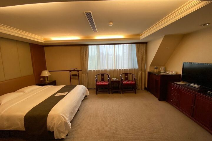Room 15 of 46