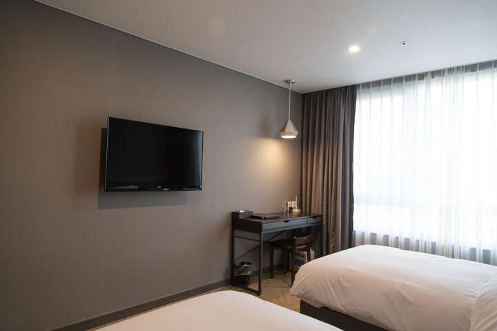 Room 6 of 48