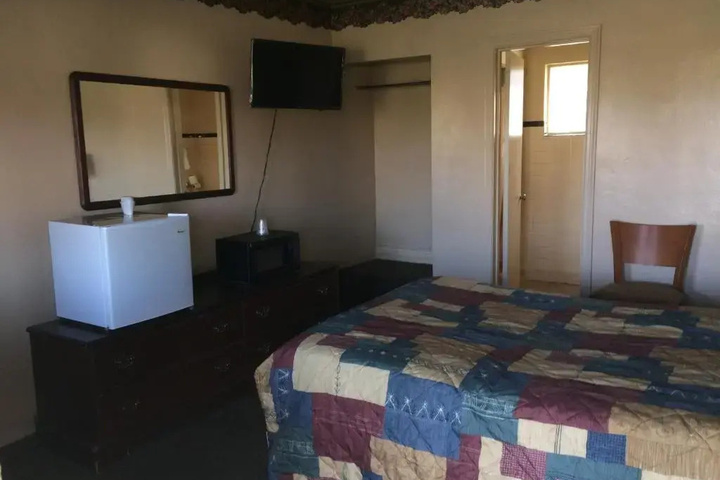 Exterior of Travelers Motel