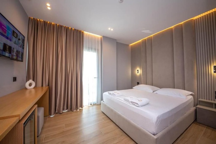 Room 8 of 72